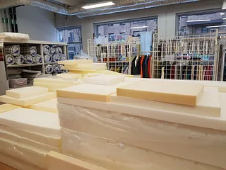 Stort lager med skumplast för alla typer av dynor och madrasser